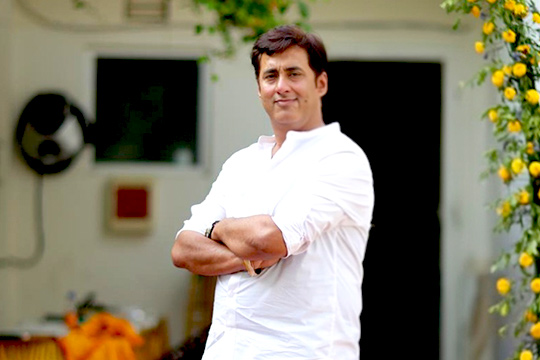 Mr. Hitesh Varyani (CEO)