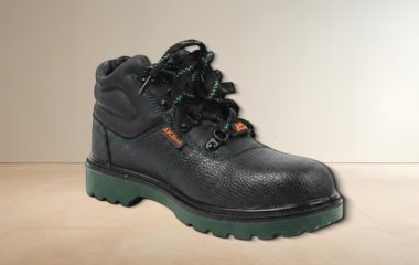 How Nitrile Rubber Sole Safety Shoes Manufacturers in Agra Help You Deliver Reliable Workplace Safety